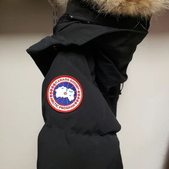 Canada Goose Shelburne Parka With Fur Hood - Picture 2 of 8
